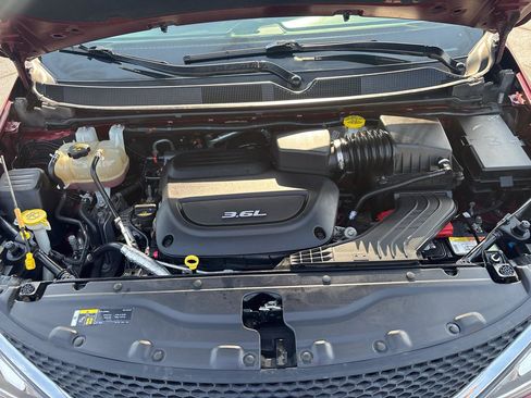 Used 2018 Chrysler Pacifica Touring-L Plus FWD image 38