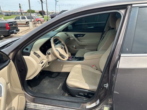 Used 2015 Nissan Altima 2.5 SV w/ Convenience Package FWD image 5