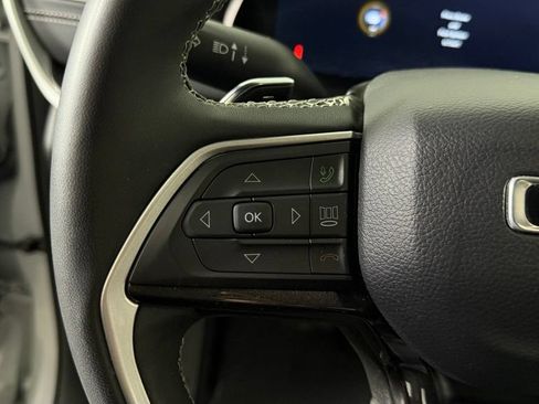Used 2023 Jeep Grand Cherokee Altitude AWD/4WD image 19