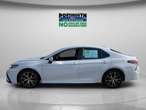 Used 2023 Toyota Camry SE FWD image 2