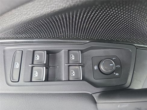 New 2026 Volkswagen Tiguan SE R-Line image 13