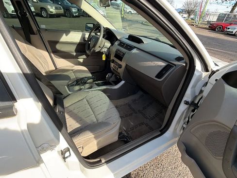 Used 2010 Ford Focus SE image 12