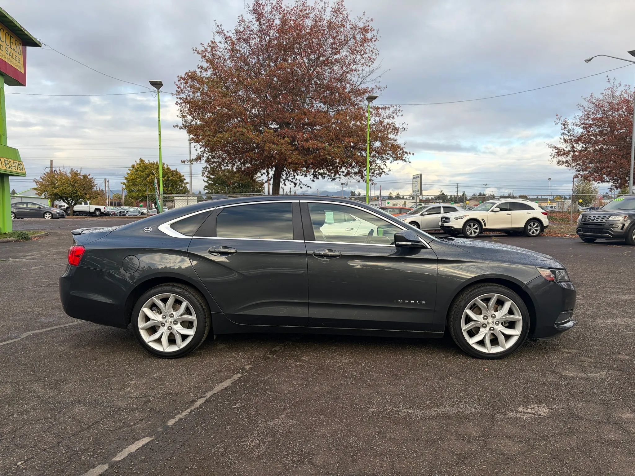 Used 2015 Chevrolet Impala LT FWD image 2