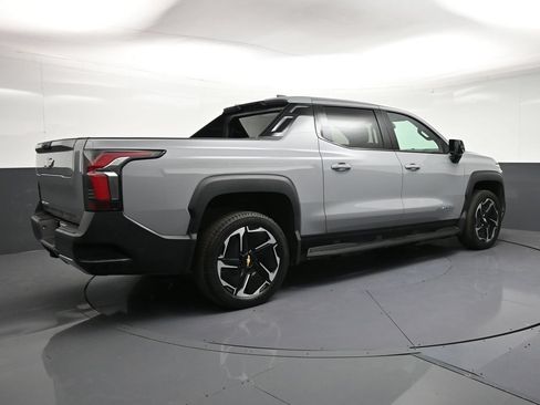 Used 2026 Chevrolet Silverado EV LT AWD/4WD image 5