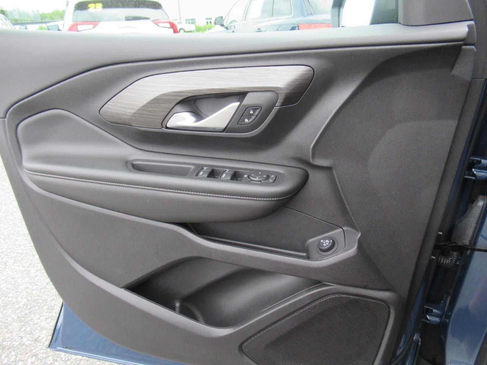 Used 2024 GMC Terrain SLE w/ Driver Convenience Package FWD image 20