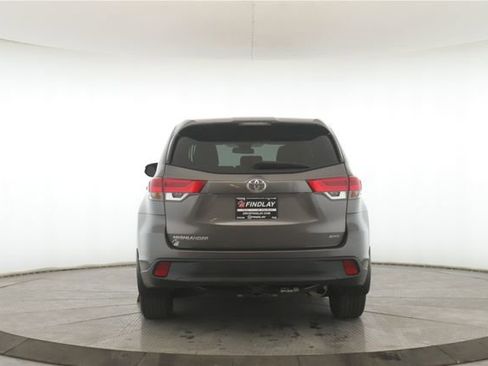 Used 2017 Toyota Highlander LE image 11