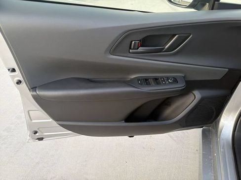 Certified 2025 Toyota Prius LE FWD image 9
