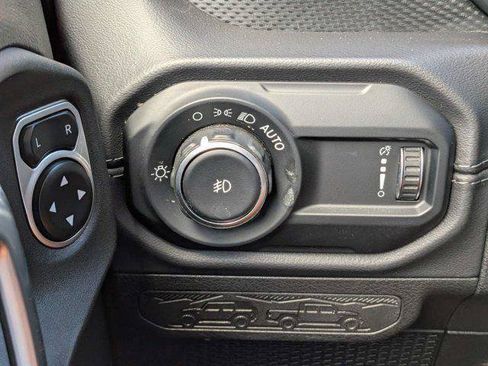 Certified 2025 Jeep Wrangler Unlimited Rubicon AWD/4WD image 26