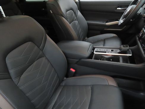 Used 2025 Nissan Pathfinder Platinum w/ Cargo Package image 26