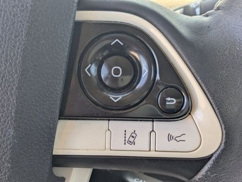Used 2016 Toyota Prius Four w/ Advanced Technology Package FWD image 13