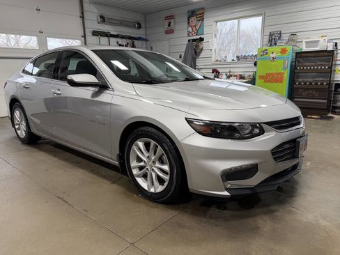 Used 2017 Chevrolet Malibu LT image 2