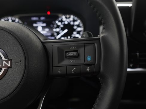 Used 2025 Nissan Pathfinder SV AWD/4WD image 25