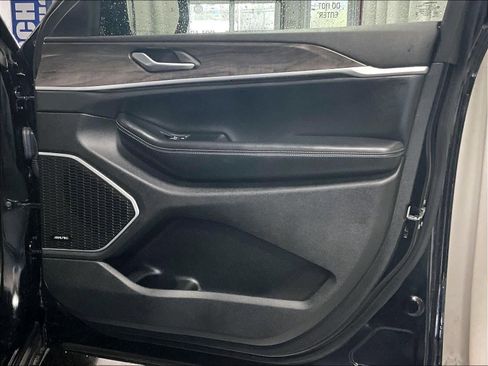 Used 2024 Jeep Grand Cherokee Limited 4xe image 12