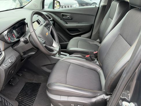 Used 2019 Chevrolet Trax LT w/ LT Convenience Package AWD/4WD image 17