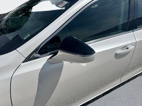 Used 2024 Lexus ES 300h Ultra Luxury w/ Accessory Package (Z2) FWD image 14