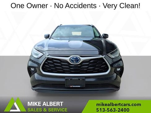Used 2021 Toyota Highlander XLE AWD/4WD image 2