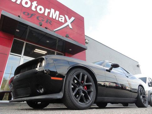 Used 2019 Dodge Challenger R/T w/ Blacktop Package image 6