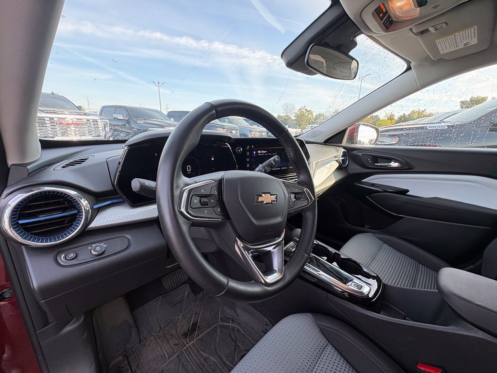Used 2024 Chevrolet Trax LT w/ Driver Confidence Package FWD image 14