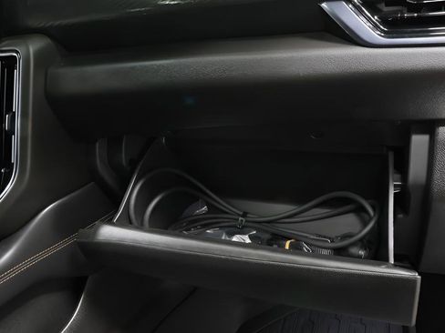 Used 2025 GMC Yukon AT4 AWD/4WD image 39
