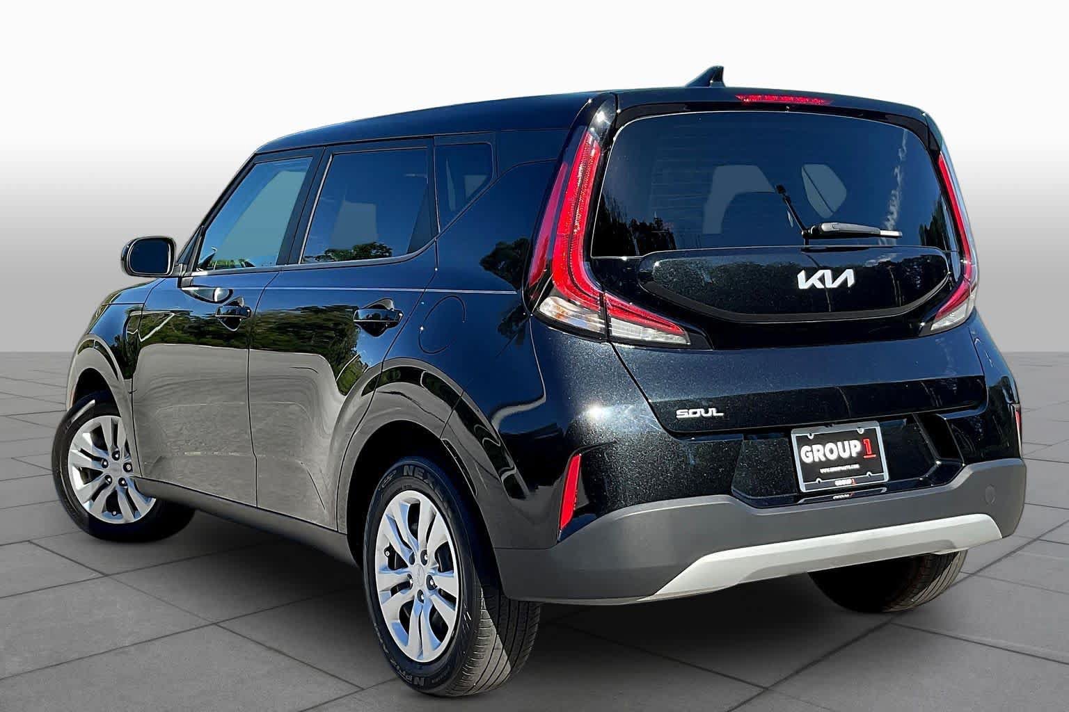 Used 2025 Kia Soul LX FWD image 12