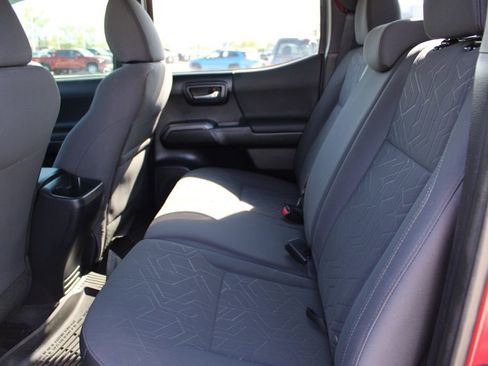 Used 2016 Toyota Tacoma TRD Off-Road w/ Exterior Package image 25