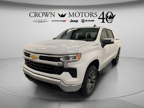 Used 2022 Chevrolet Silverado 1500 LT AWD/4WD image 3