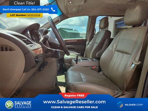 Used 2016 Chrysler Town & Country Touring image 9