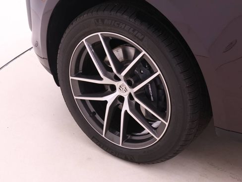 Used 2026 Porsche Macan AWD/4WD image 11