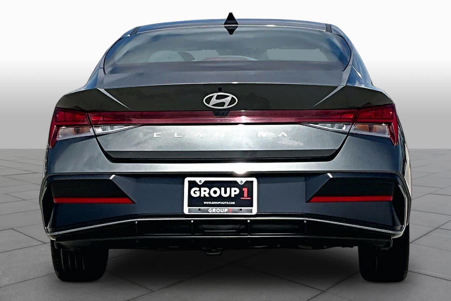 Certified 2025 Hyundai Elantra SEL FWD image 5