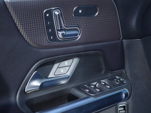 Certified 2022 Mercedes-Benz GLB 250 4MATIC image 6