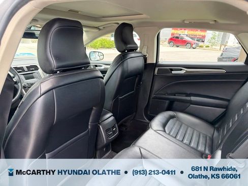 Used 2017 Ford Fusion SE FWD image 13