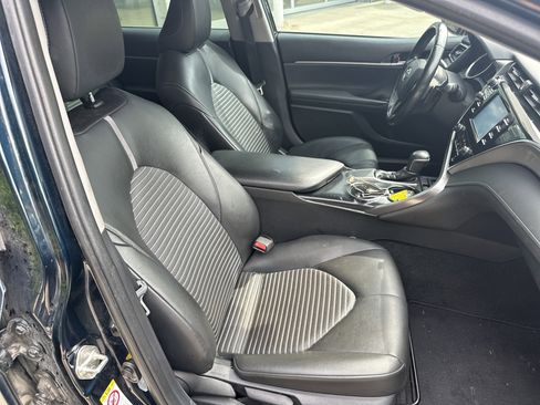 Used 2018 Toyota Camry SE w/ Convenience Package FWD image 24