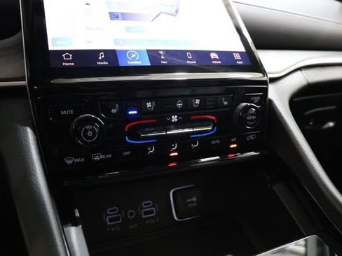 Used 2023 Jeep Grand Cherokee Limited w/ Luxury Tech Group II AWD/4WD image 26