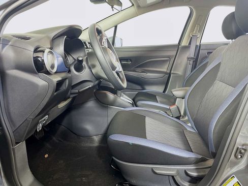 Used 2025 Nissan Versa SV w/ Trunk Package FWD image 4
