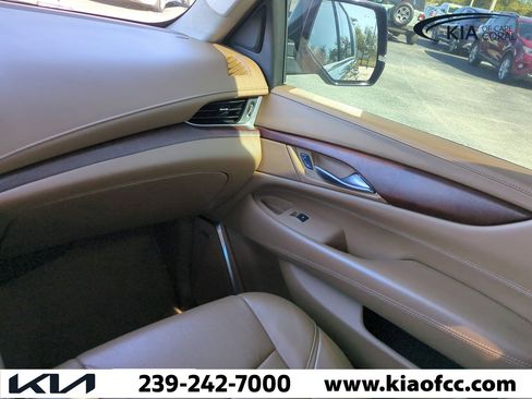Used 2016 Cadillac Escalade Platinum image 18