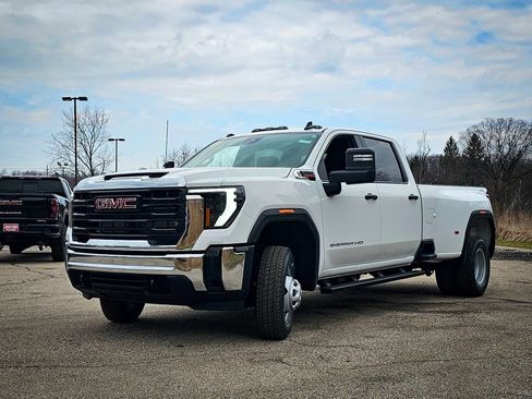 New 2026 GMC Sierra 3500 Pro AWD/4WD image 9