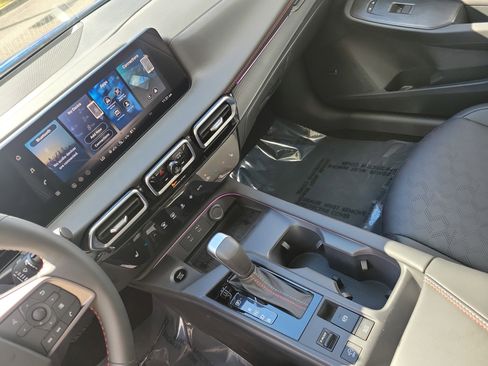 New 2026 Nissan Sentra SR w/ SR Premium Package image 33