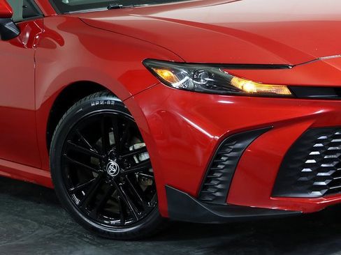 Used 2025 Toyota Camry SE image 7