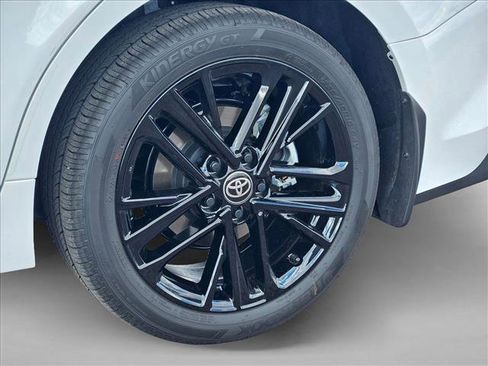 Used 2026 Toyota Camry SE w/ Multimedia Upgrade Package image 16