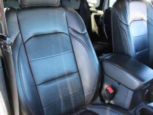 Used 2019 Jeep Wrangler Unlimited Sahara image 26