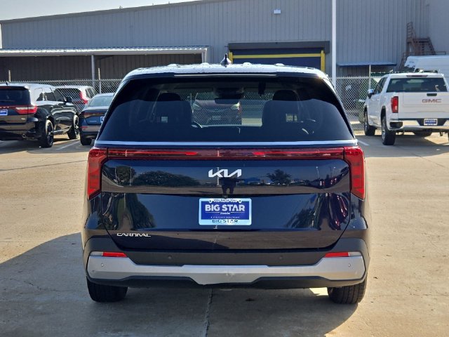 Used 2025 Kia Carnival FWD image 4
