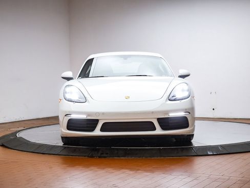 Used 2025 Porsche 718 Cayman image 13