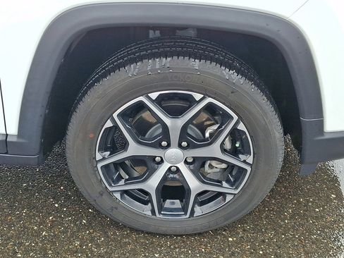 Used 2024 Jeep Compass Limited image 9