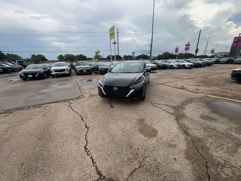 Used 2025 Nissan Sentra SV FWD image 6