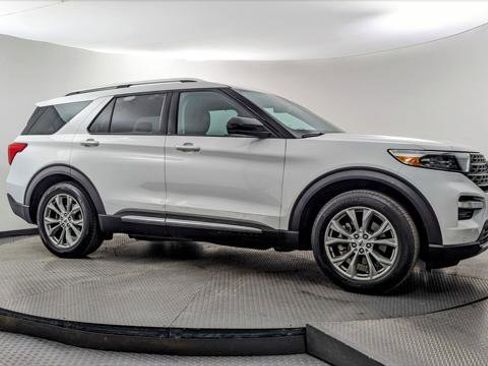 Used 2023 Ford Explorer Limited image 11