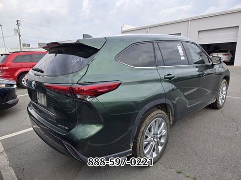 Used 2023 Toyota Highlander Limited FWD image 7