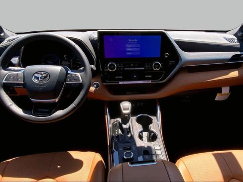New 2026 Toyota Highlander Platinum AWD/4WD image 5