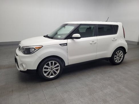 Used 2017 Kia Soul + image 2