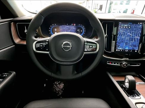 Used 2024 Volvo XC60 B5 Plus w/ Protection Package Premier image 5