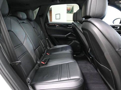 Used 2019 Porsche Cayenne S w/ Premium Package AWD/4WD image 18